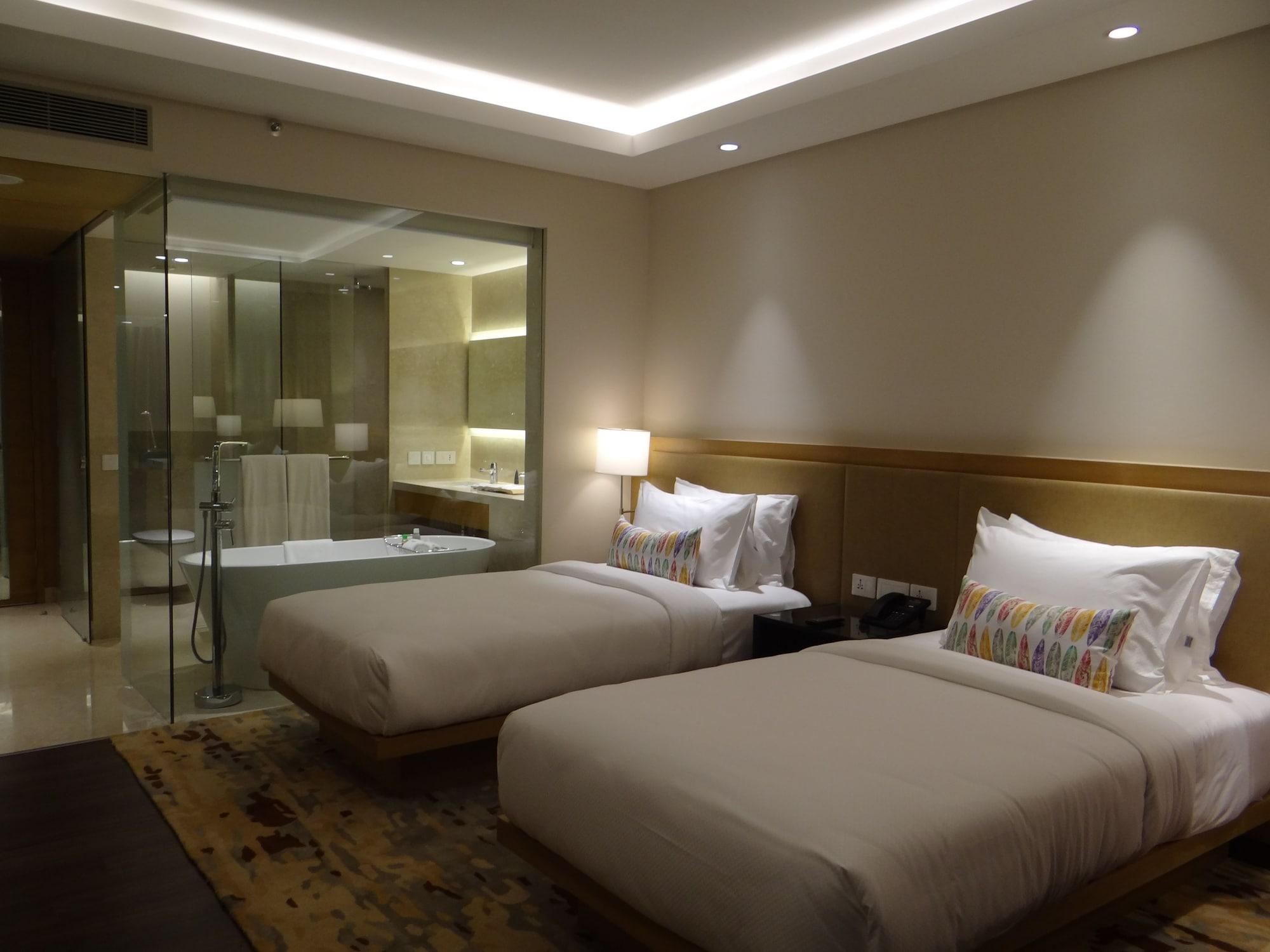Hotel Feathers- A Radha Hotel, 5*