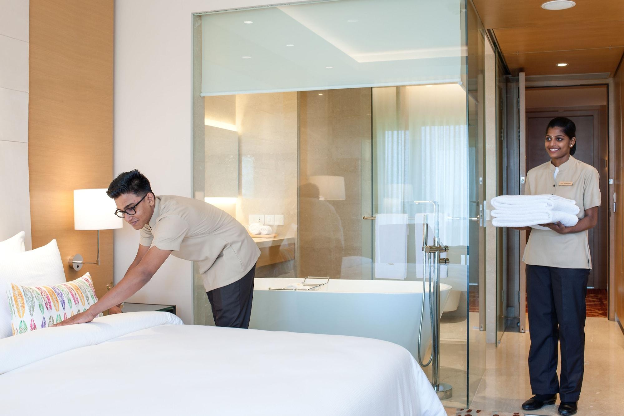 Hotel Feathers- A Radha Hotel, 5*