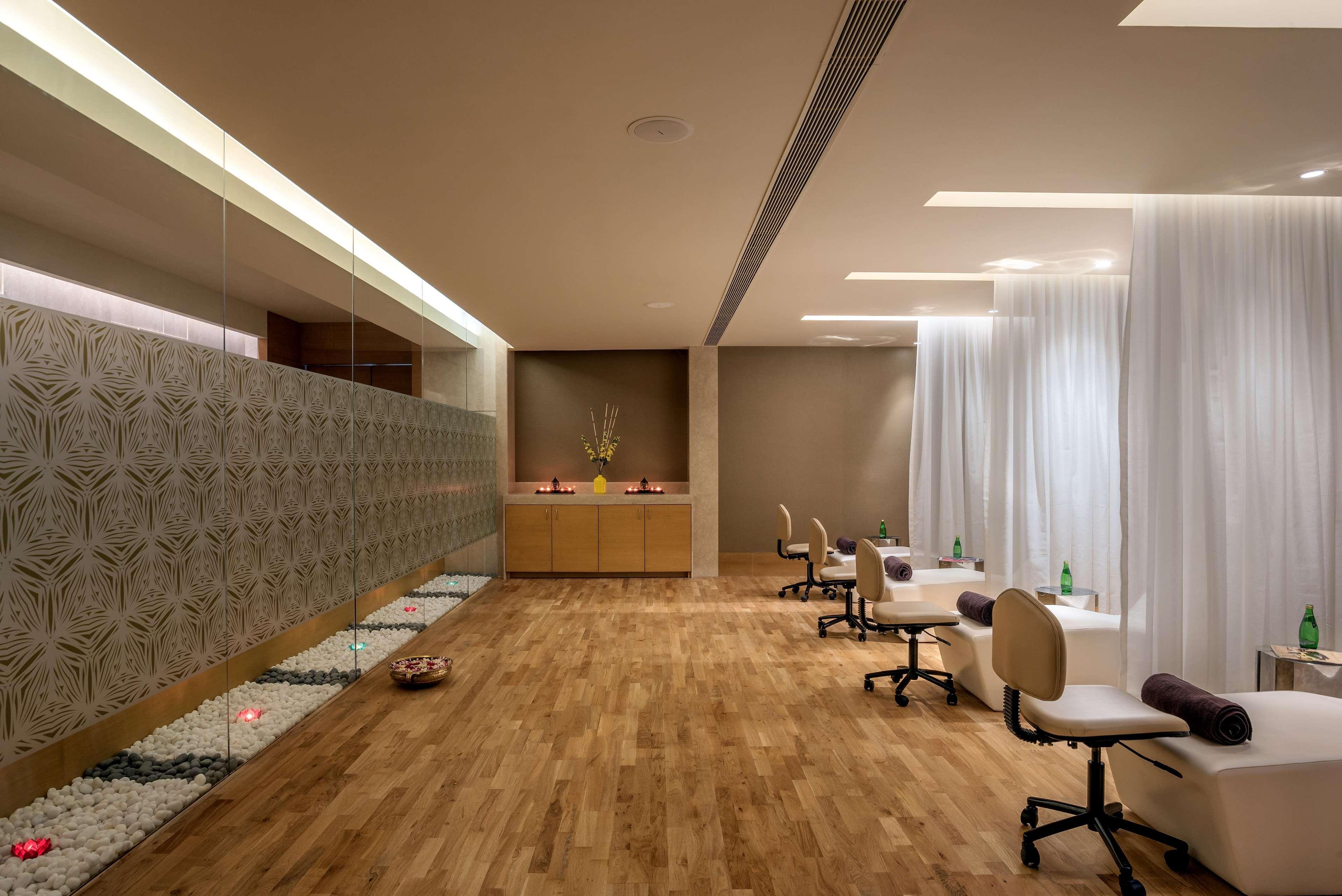 Hotel Feathers- A Radha Hotel, Chennai
