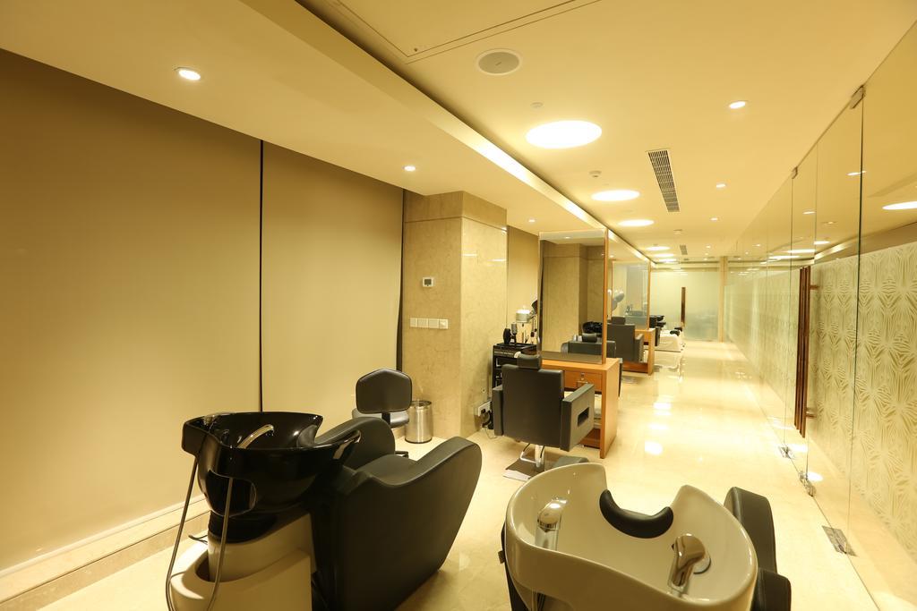 Hotel Feathers- A Radha Hotel, 5*