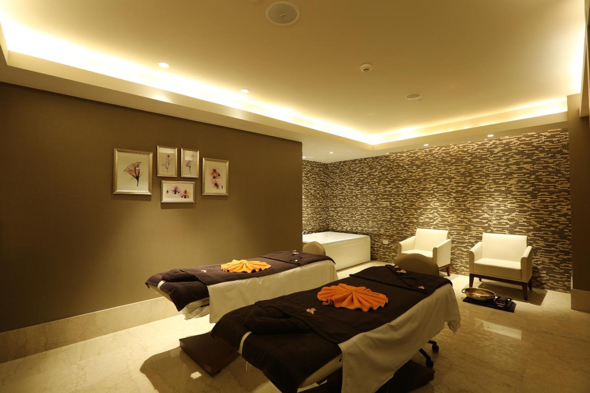 Hotel Feathers- A Radha Hotel, Chennai