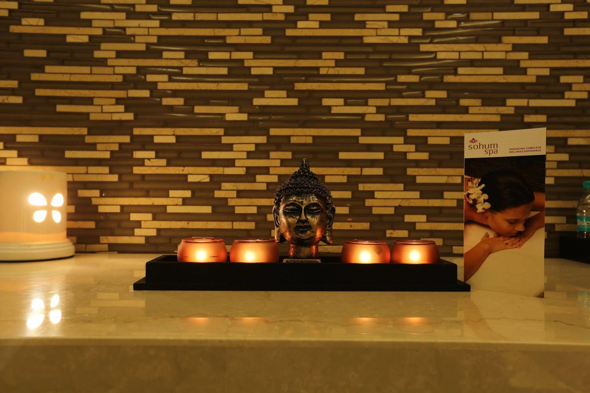 Hotel Feathers- A Radha Hotel, 5*